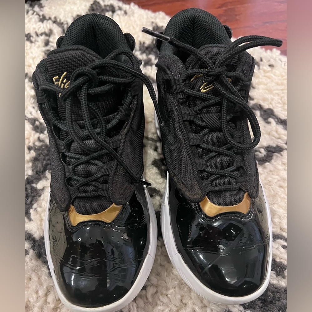 Jordan Max Aura 4 "Black/Metallic Gold/White" Grade School Boys' Shoe - Size 4